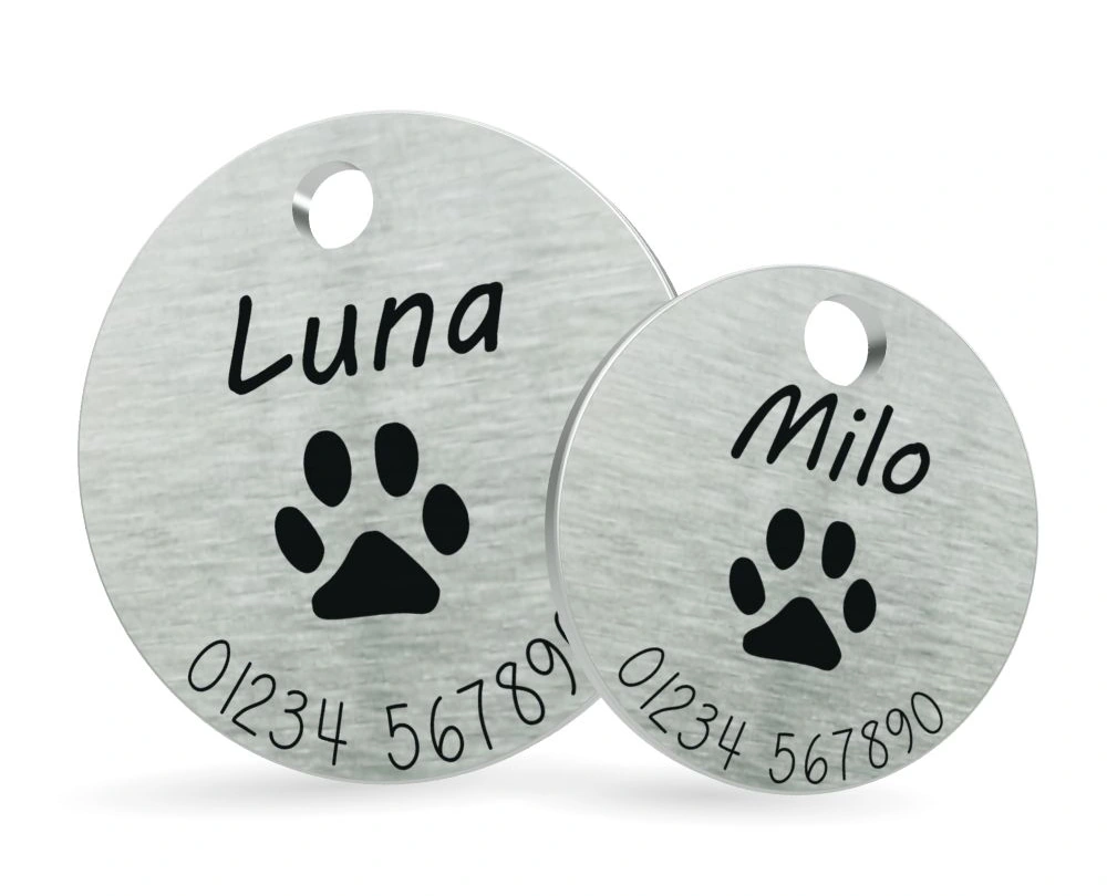 Personalisierte Edelstahl-Hundemarken Luna und Milo in 30 und 23 mm, mit Pfote und Telefonnummer